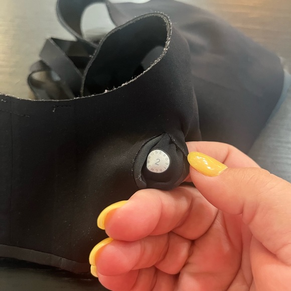 Lululemon Seamless Raw Edge Sports Bra in Deep Coal Camo (SIZE 2) - Picture 6 of 6